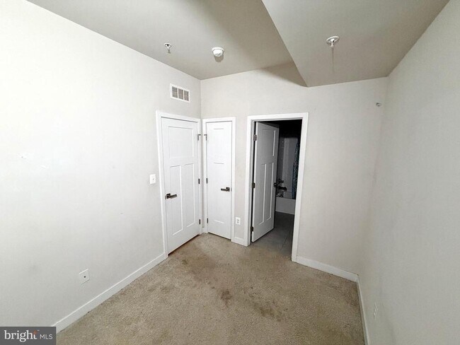 Building Photo - 4812 Crest View Dr