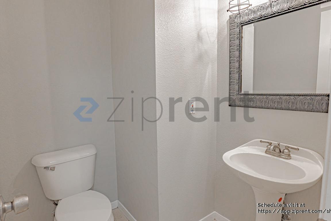 Building Photo - 609 S Ruidoso Downs Dr