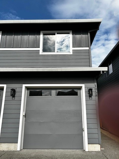 Building Photo - 1058 NE Regan Hill Loop