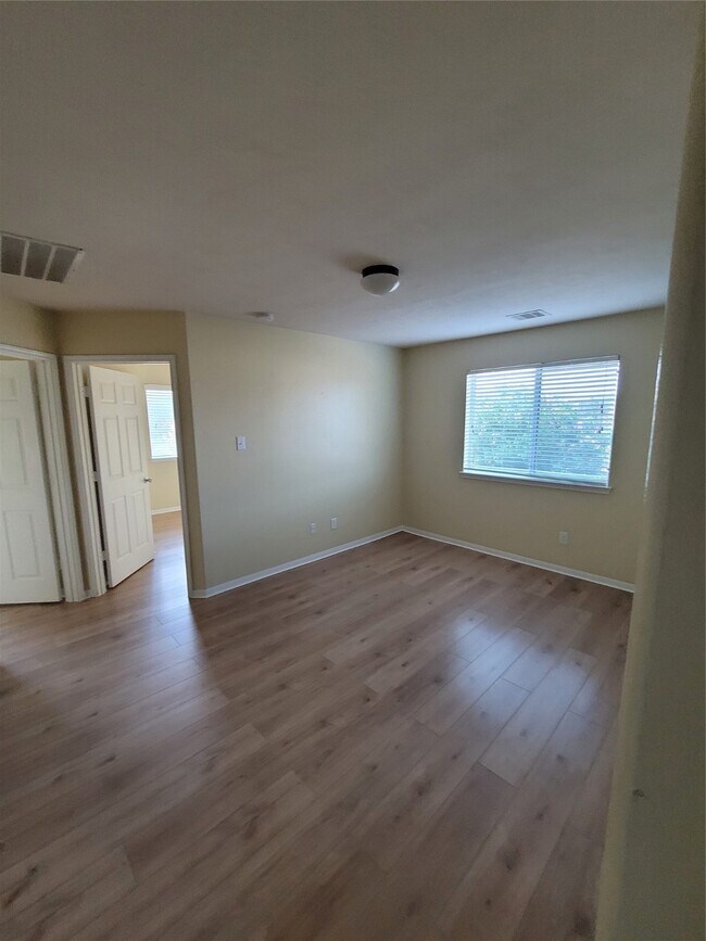 Building Photo - 14202 Silver Hollow Ln