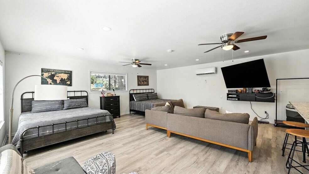 Building Photo - 1240 Canyon Springs Dr