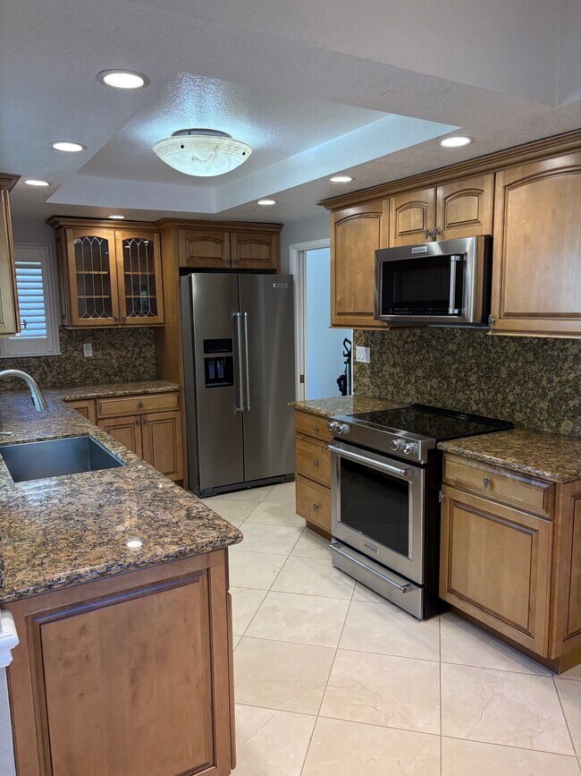 Building Photo - 1938 Stratton Cir