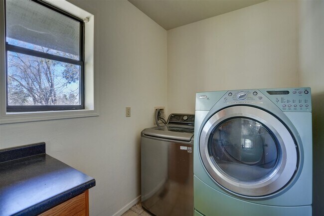 Building Photo - 812 Coronado Ave