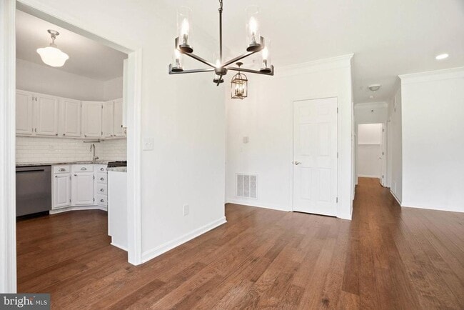 Building Photo - 638 Oakland Hills Dr