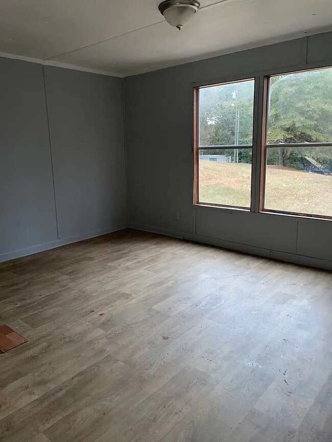 Building Photo - 2 Bedroom 1 Bathroom