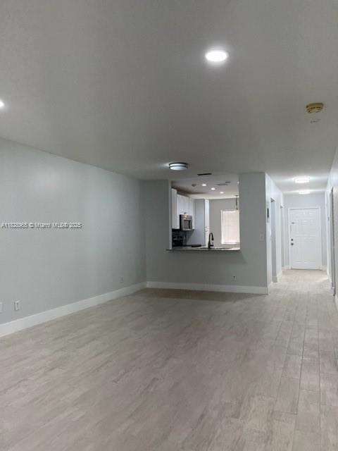 Building Photo - 447 Lakeview Dr