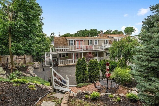 Building Photo - 51 Granville Ave