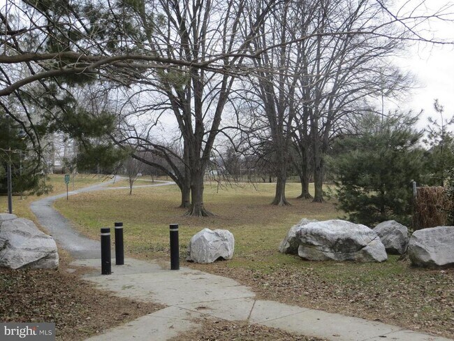 Building Photo - 5213 Rayland Dr
