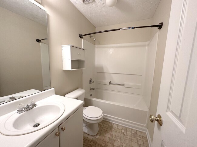 Building Photo - 410 Bubble Creek Ct