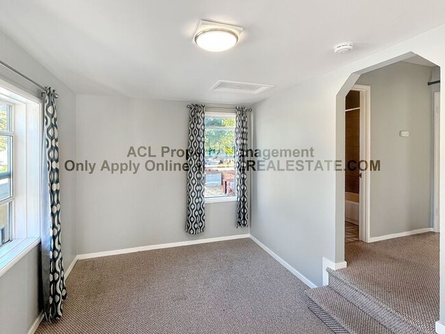 Building Photo - Charming & Affordable 1 Bedroom Home Acros...