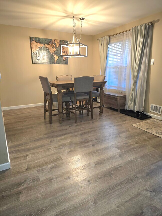 Building Photo - 9 Balsam Ct