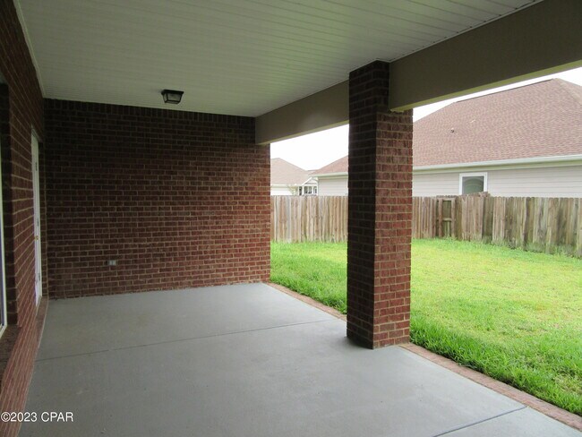 Building Photo - 105 N Shoreview Dr.