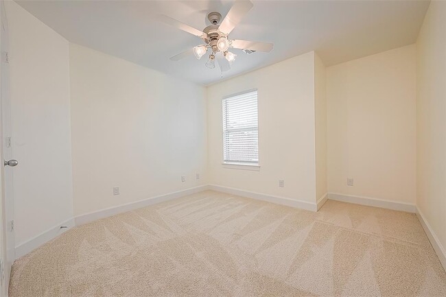 Building Photo - 3722 Main Poplar Dr