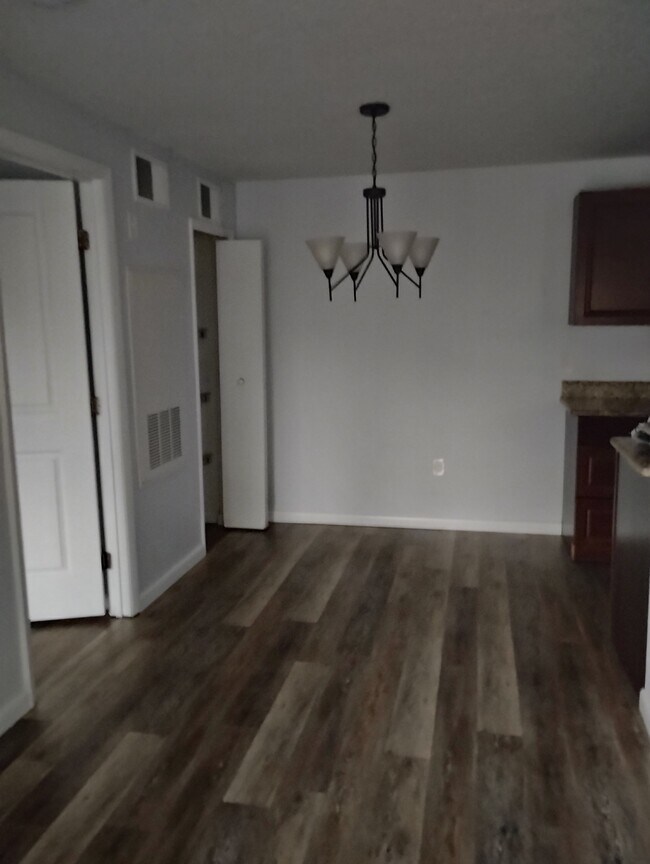 Building Photo - 2549 Grassy Point Dr