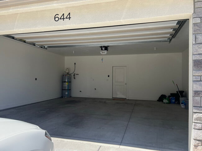 Building Photo - 644 W Vermillion Wind Ln