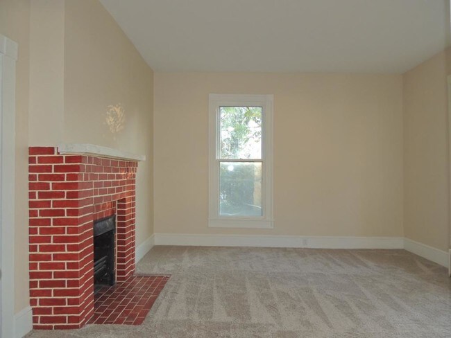 Building Photo - 211 South Irish Street #4