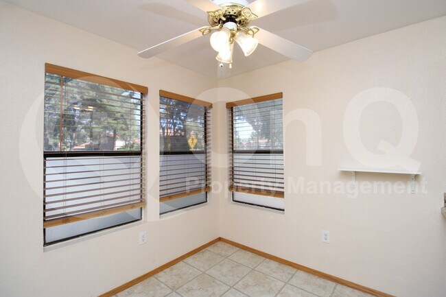 Building Photo - 602 N Cobblestone St
