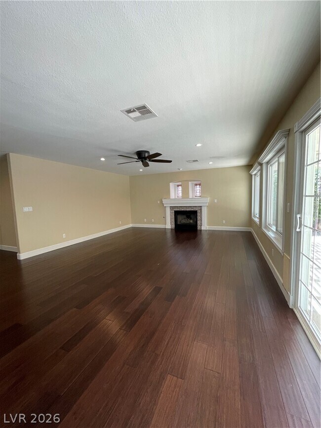 Building Photo - 271 Pointe Ranier Ave