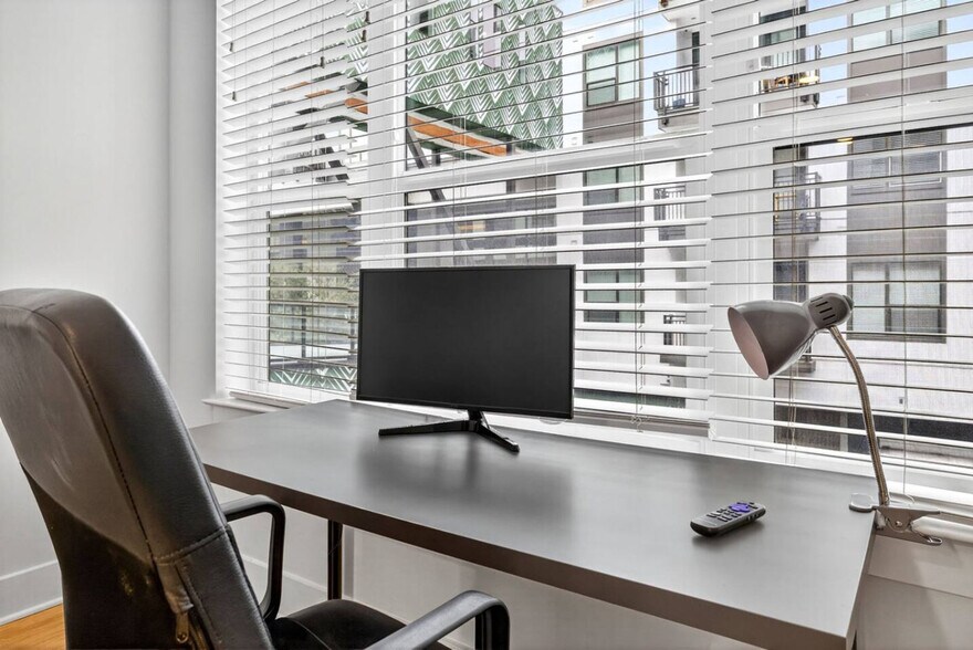 Building Photo - 1001 N Himes Ave