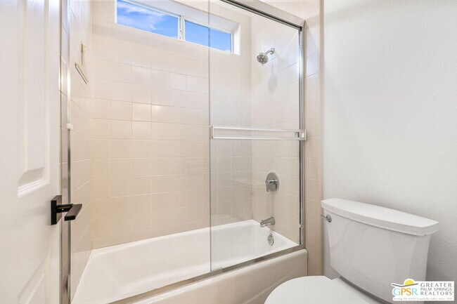 Building Photo - 4 Hillcrest Dr