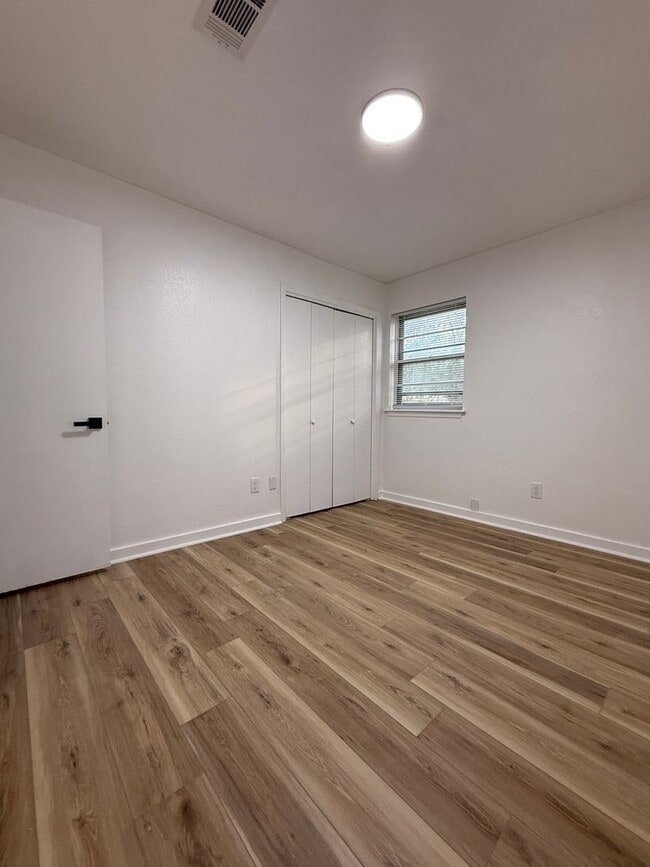 Building Photo - Beautiful House for Rent