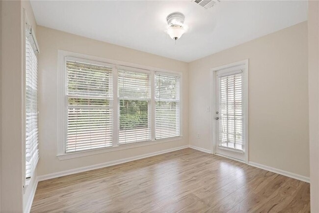 Building Photo - 911 Hollyfax Cir NE