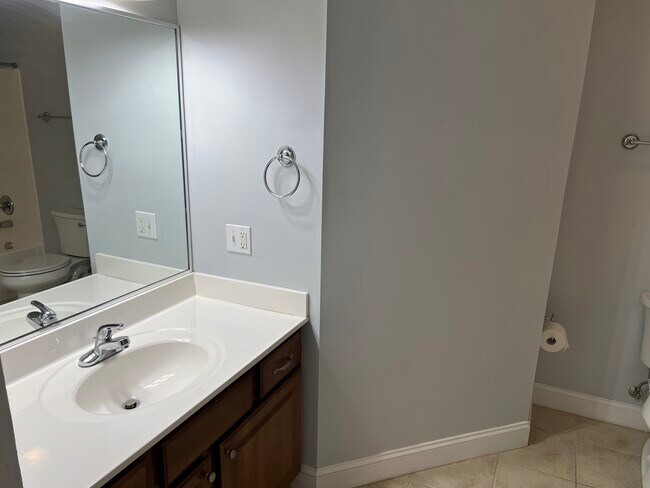 Building Photo - 1318 Suncrest Village