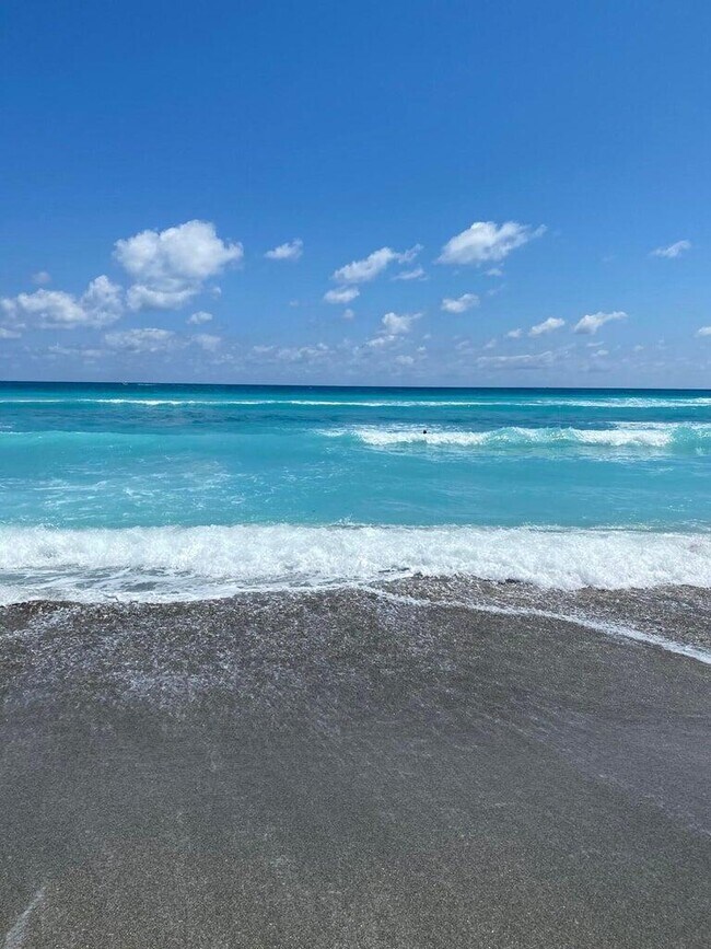 Building Photo - 6271 SE Portofino Cir