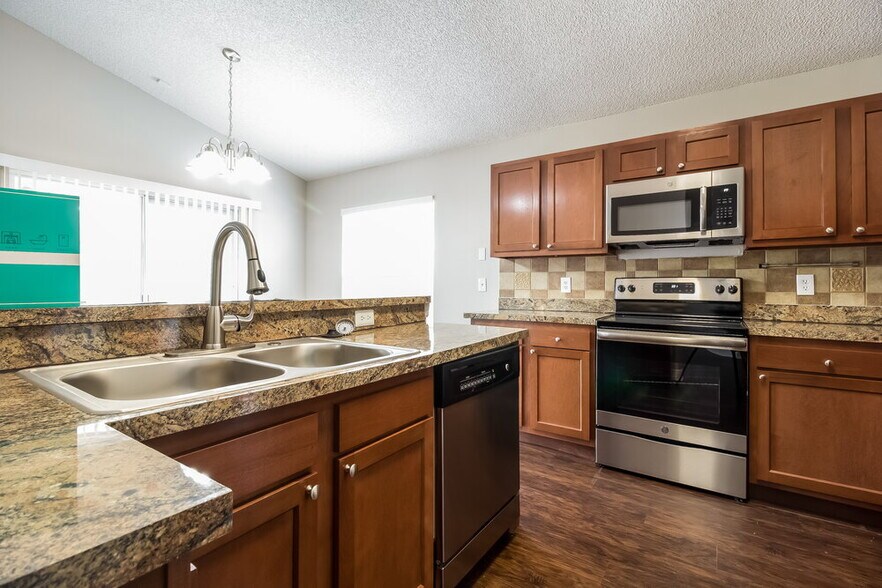 Building Photo - 948 Delfino Pl