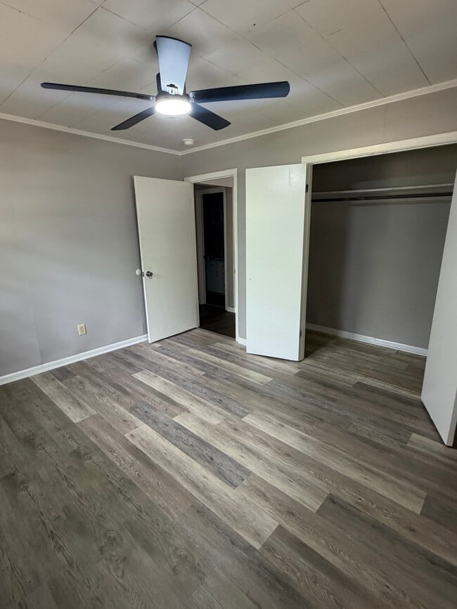 Building Photo - 811 Ford St