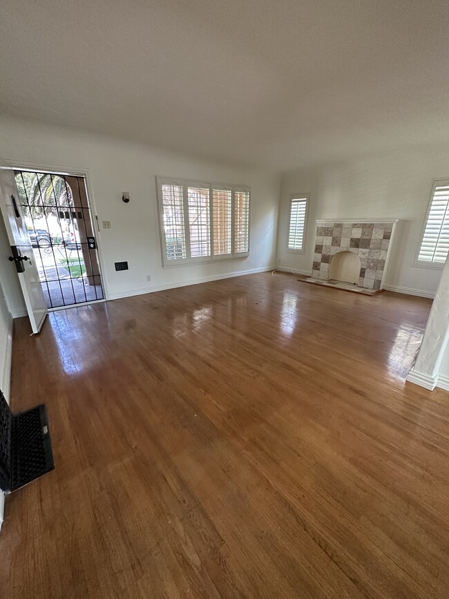 Living room - 3015 11th Ave