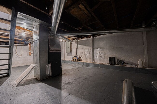 Building Photo - 244 Hinkle Ave