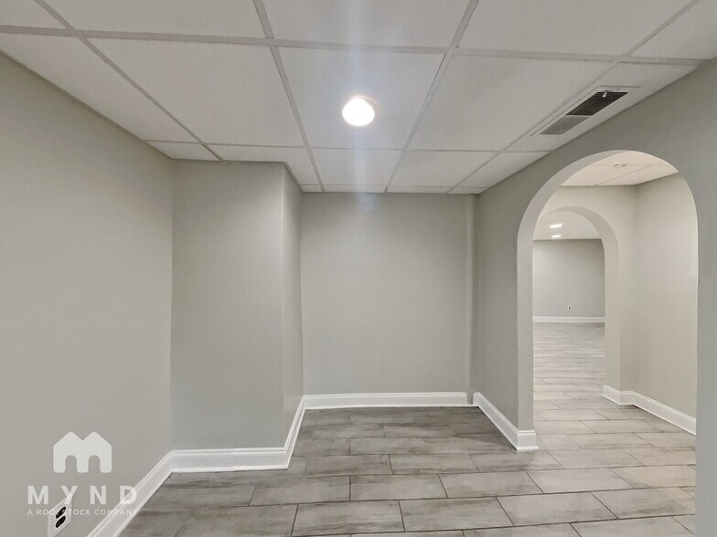 Building Photo - 1172 Westridge Cir