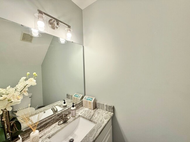 Building Photo - Spacious 3BD, 2.5BA Raleigh Home with First Floor Primary Bedroom & Fenced Yard