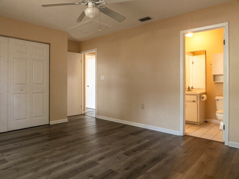 Building Photo - 206 Jackson Ave