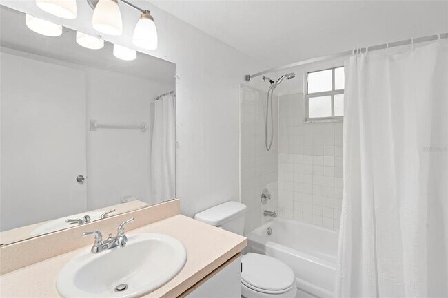 Building Photo - 2051 Royal Bay Blvd