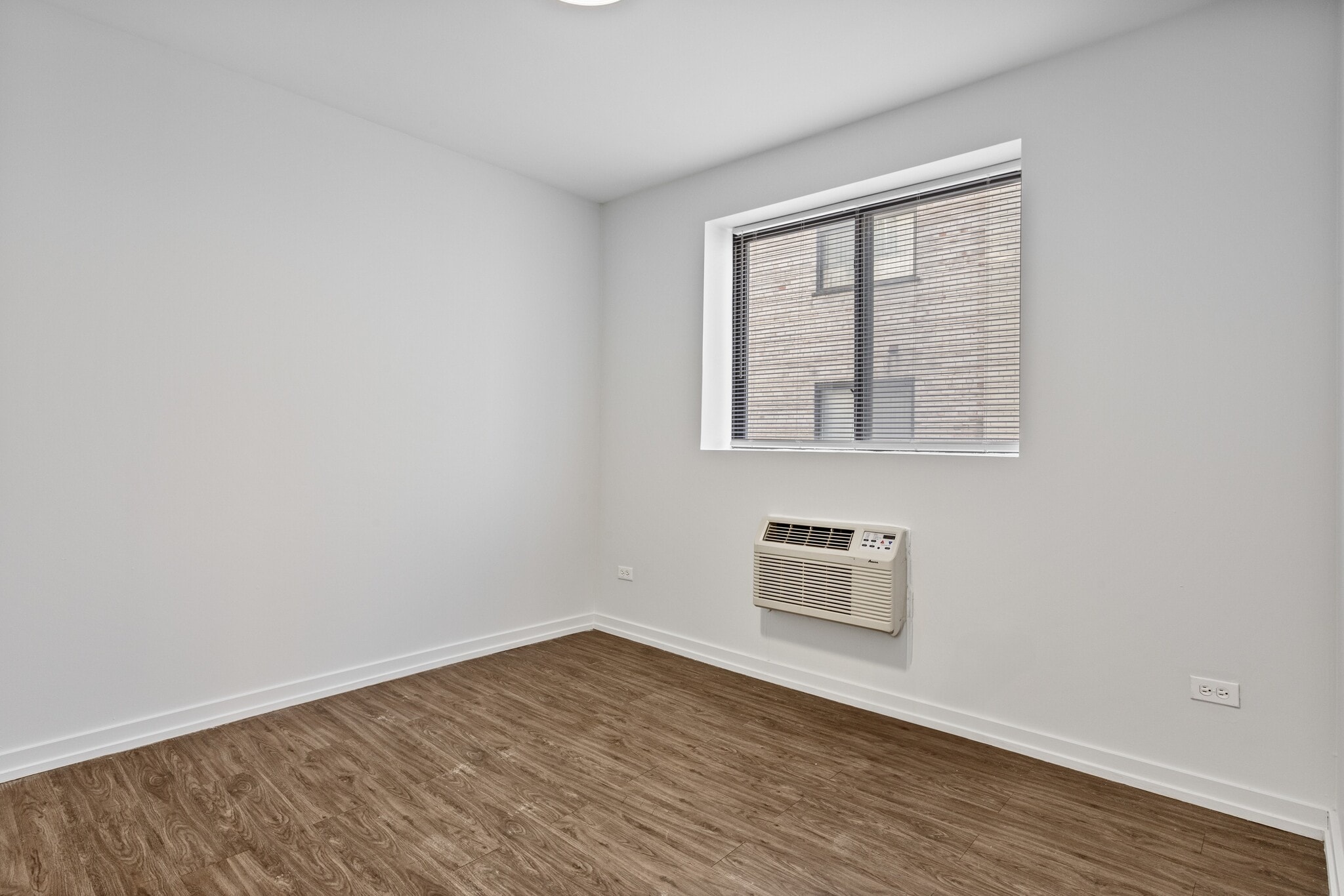 Building Photo - 5410 N Winthrop Ave