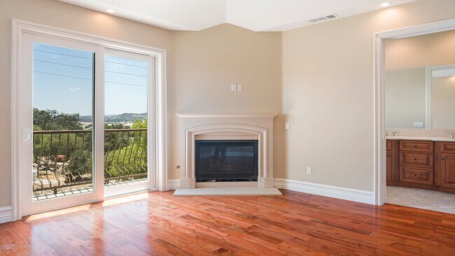 Building Photo - Newly constructed Townhouse Ready To Move-in