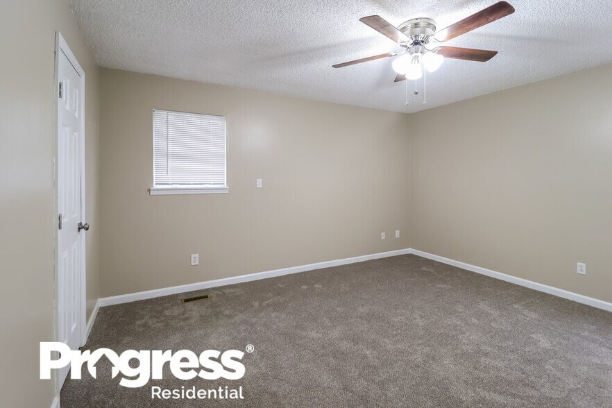 Building Photo - 2613 Laburnum Dr