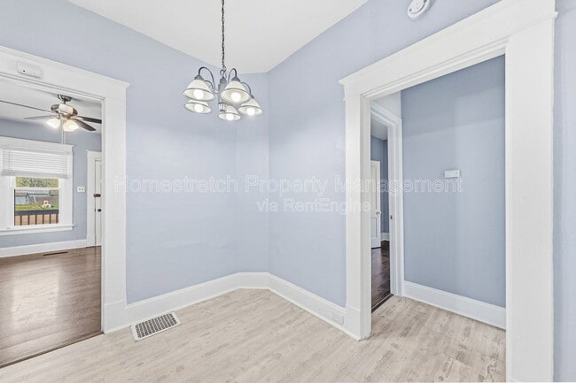 Building Photo - 704 W Johnson St