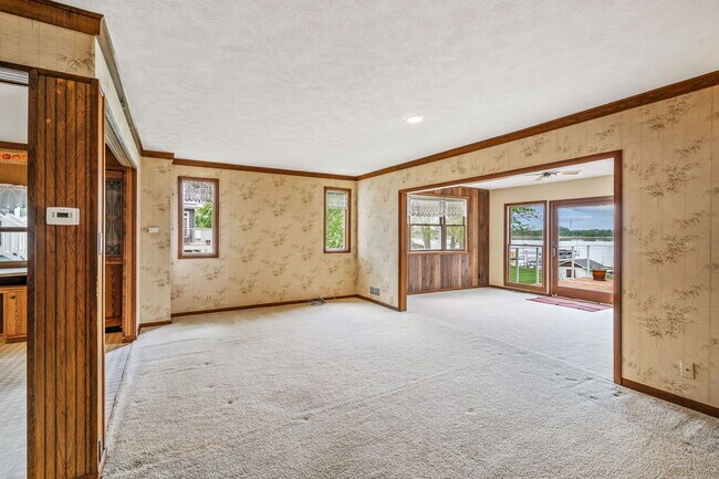 Building Photo - 2083 Chapman Lake Dr