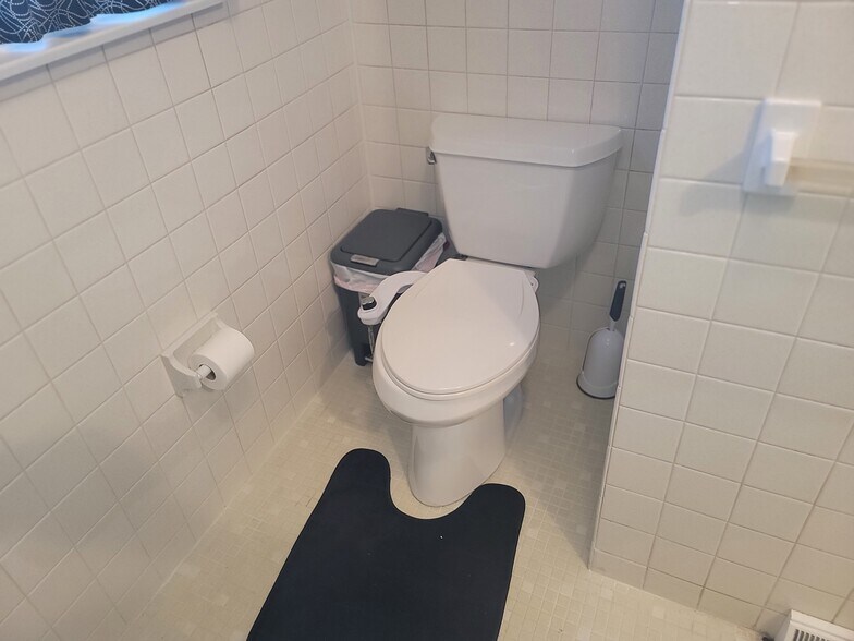 Building Photo - 810 Seymour Rd