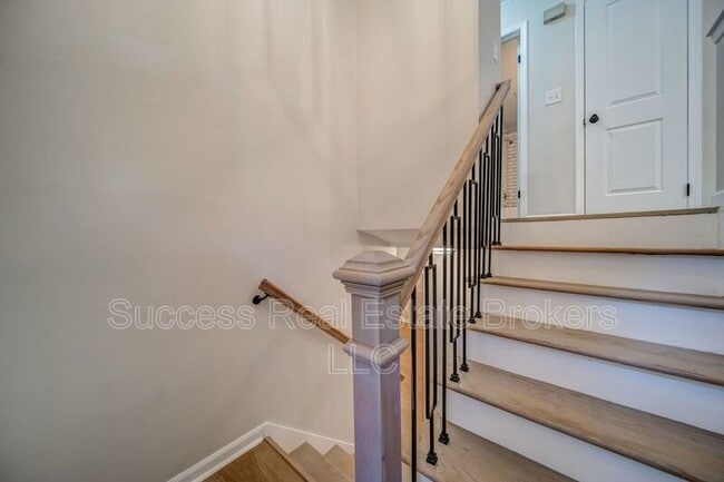 Building Photo - 4734 N Springs Rd NW