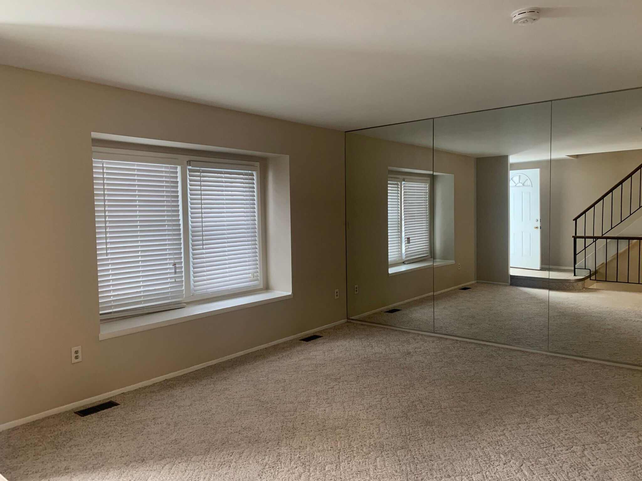 Spacious Living Room - 5131 Buckingham