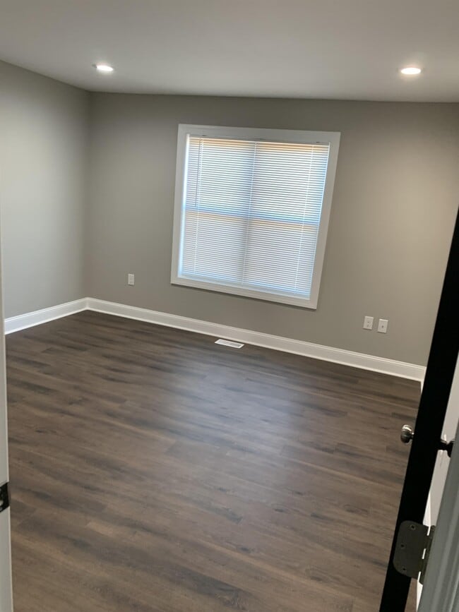 Building Photo - 1 Emanuel Ct