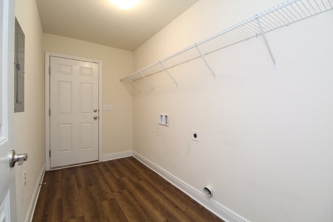 Building Photo - Ventura Estates Rental – 4 Bedrooms, 2 Bat...