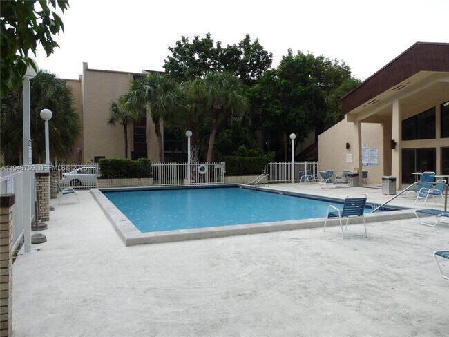 Building Photo - 14301 N Kendall Dr