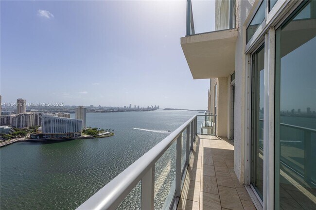 Building Photo - 1155 Brickell Bay Dr
