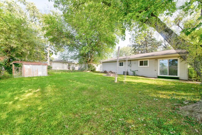 Building Photo - 112 Green Ln