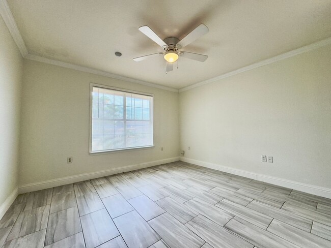 Building Photo - House For Rent